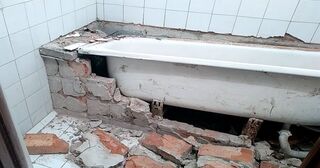 Демонтаж ванны в Екатеринбурге от Мастер24 — быстро, недорого, вывоз старой ванны от 1025 руб.